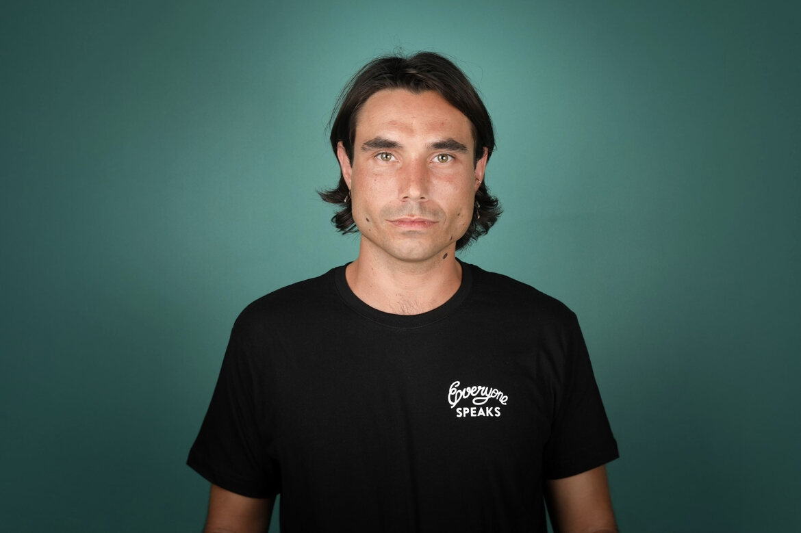 Pierre Curti, en t-shirt Everyone Speaks